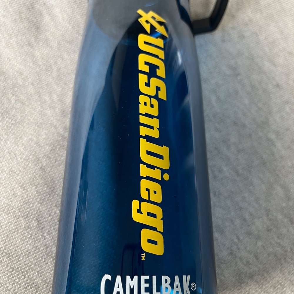 UC San Diego Camelbak 25oz Water Bottle: BRAND NEW - Picture 9 of 10